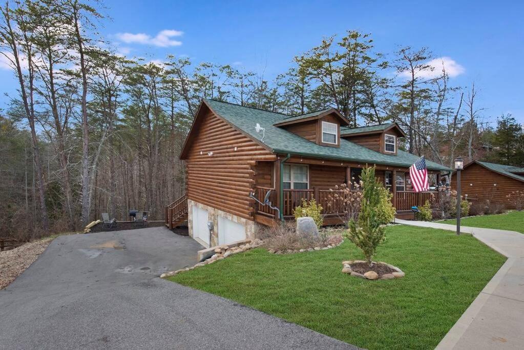 Enchanted Forest Cabin And Teepee! Lights & Laser Show! Private Hot Tub! Unique Stay! Сивиървил Екстериор снимка