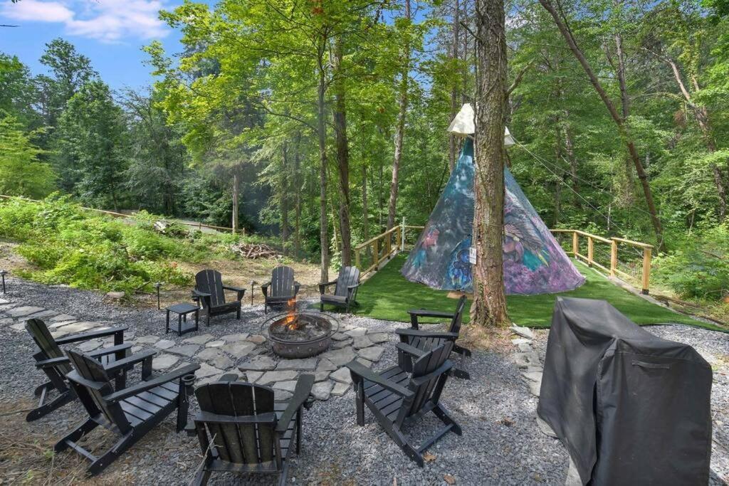 Enchanted Forest Cabin And Teepee! Lights & Laser Show! Private Hot Tub! Unique Stay! Сивиървил Екстериор снимка