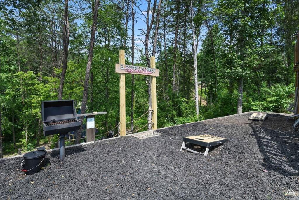 Enchanted Forest Cabin And Teepee! Lights & Laser Show! Private Hot Tub! Unique Stay! Сивиървил Екстериор снимка