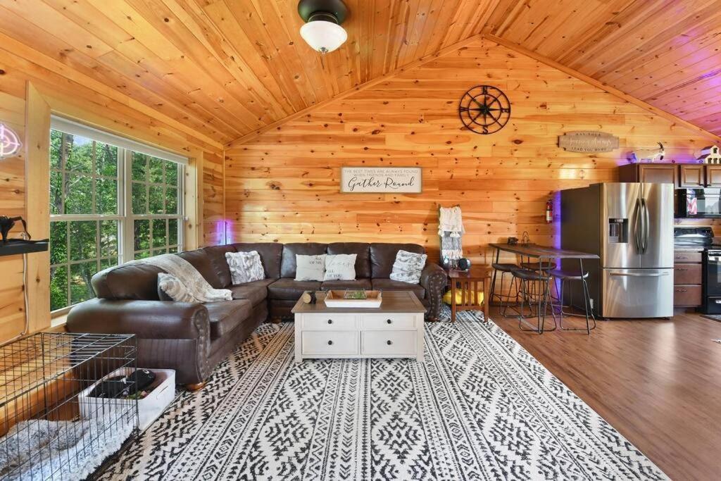 Enchanted Forest Cabin And Teepee! Lights & Laser Show! Private Hot Tub! Unique Stay! Сивиървил Екстериор снимка