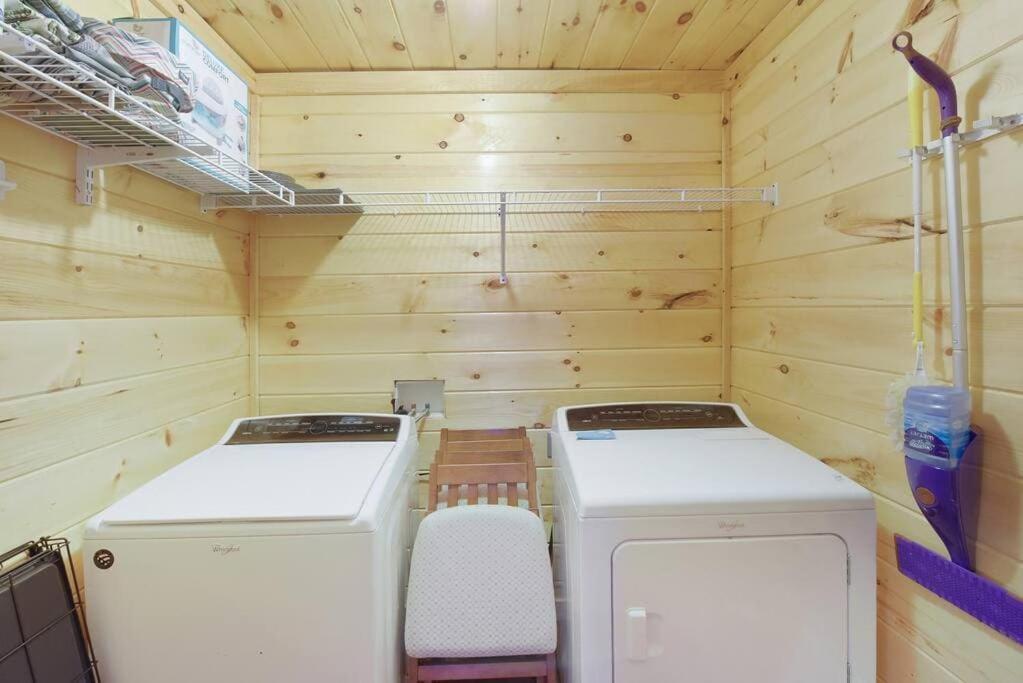 Enchanted Forest Cabin And Teepee! Lights & Laser Show! Private Hot Tub! Unique Stay! Сивиървил Екстериор снимка