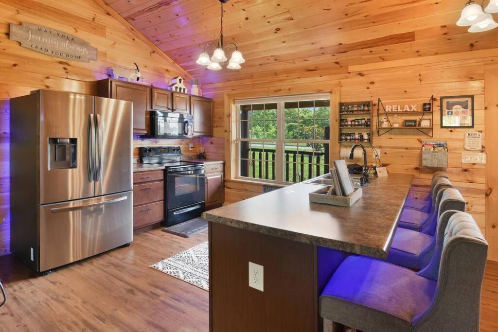 Enchanted Forest Cabin And Teepee! Lights & Laser Show! Private Hot Tub! Unique Stay! Сивиървил Екстериор снимка