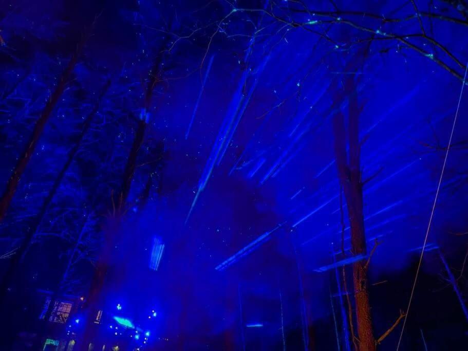 Enchanted Forest Cabin And Teepee! Lights & Laser Show! Private Hot Tub! Unique Stay! Сивиървил Екстериор снимка