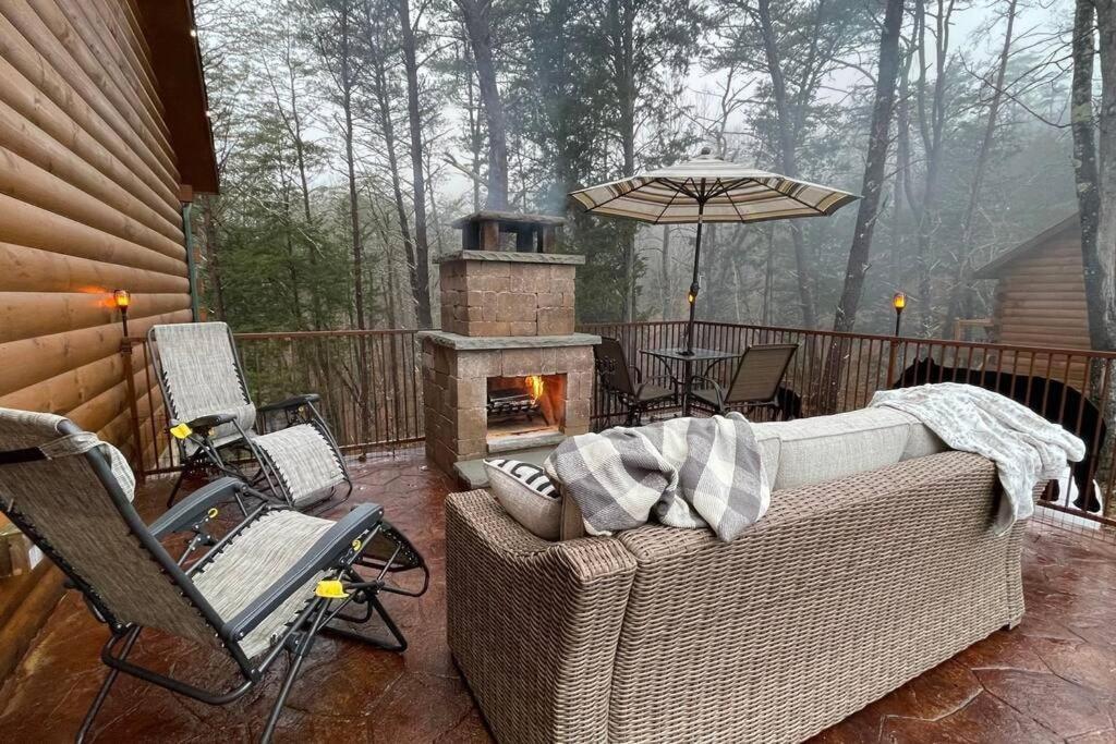 Enchanted Forest Cabin And Teepee! Lights & Laser Show! Private Hot Tub! Unique Stay! Сивиървил Екстериор снимка