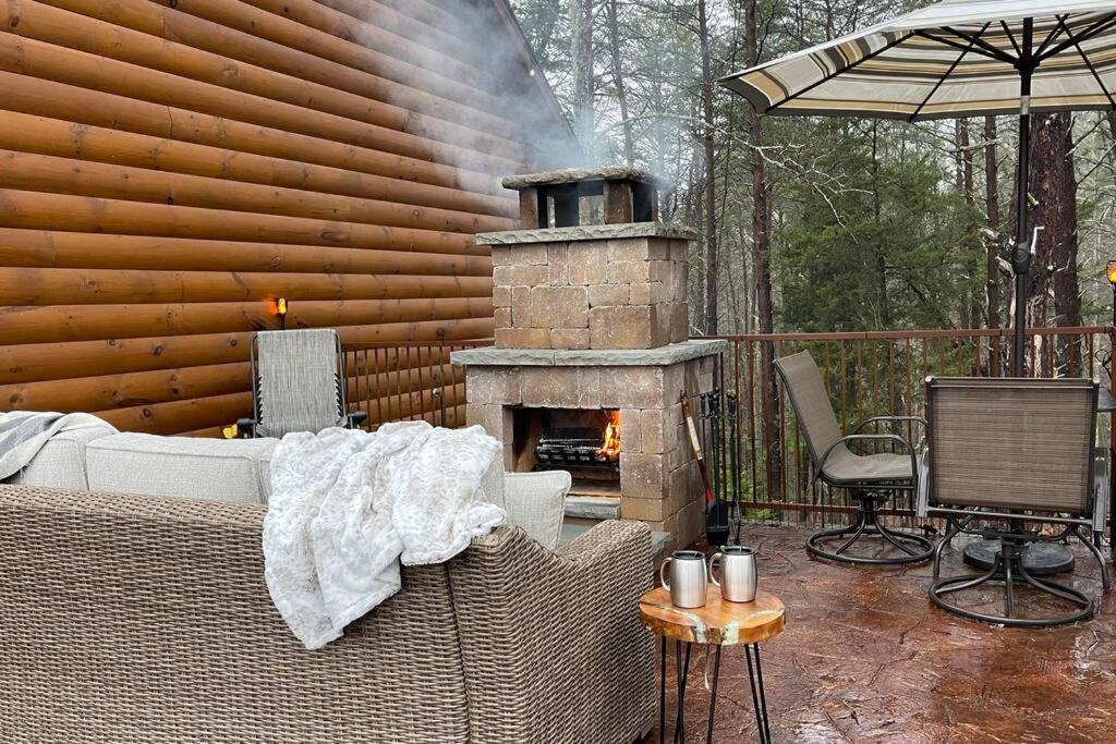 Enchanted Forest Cabin And Teepee! Lights & Laser Show! Private Hot Tub! Unique Stay! Сивиървил Екстериор снимка