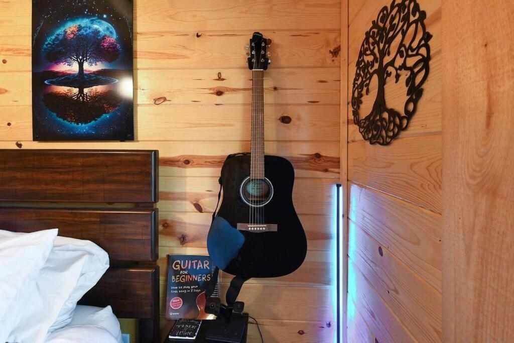 Enchanted Forest Cabin And Teepee! Lights & Laser Show! Private Hot Tub! Unique Stay! Сивиървил Екстериор снимка