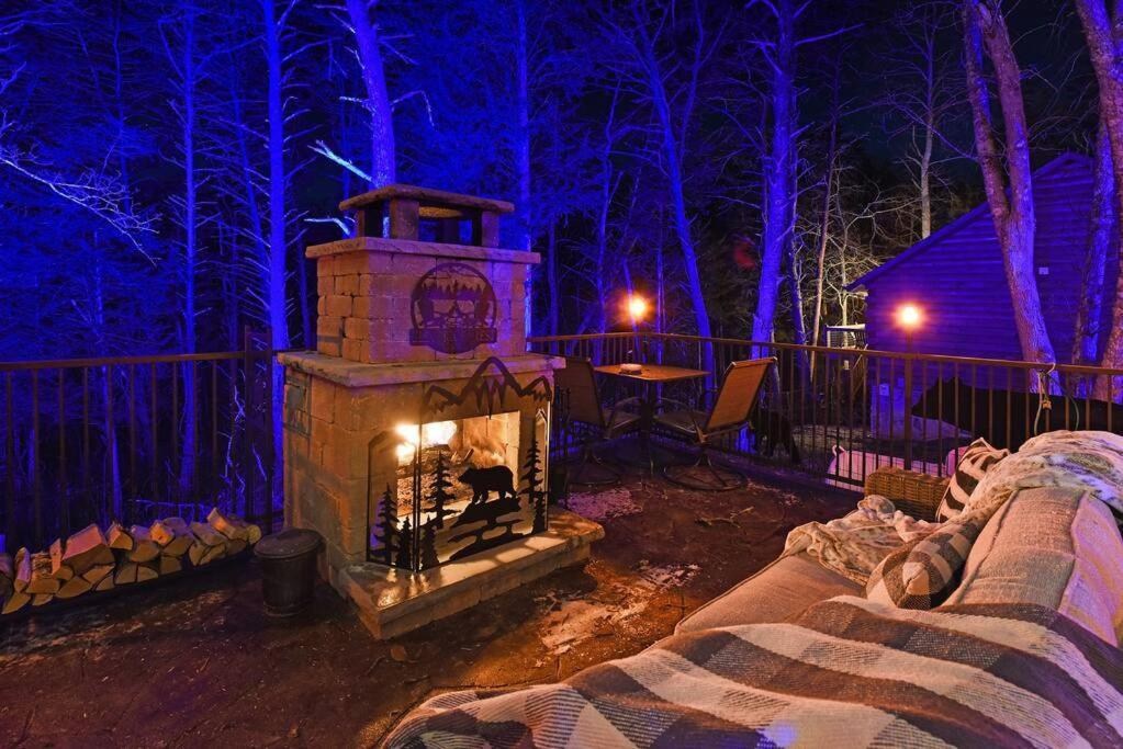 Enchanted Forest Cabin And Teepee! Lights & Laser Show! Private Hot Tub! Unique Stay! Сивиървил Екстериор снимка