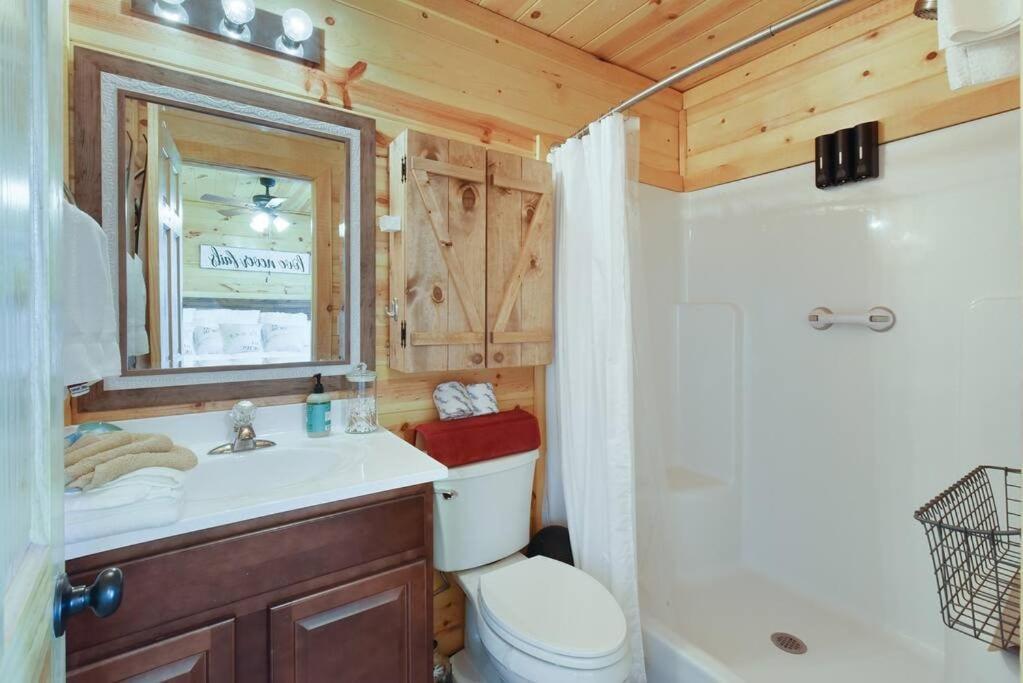 Enchanted Forest Cabin And Teepee! Lights & Laser Show! Private Hot Tub! Unique Stay! Сивиървил Екстериор снимка