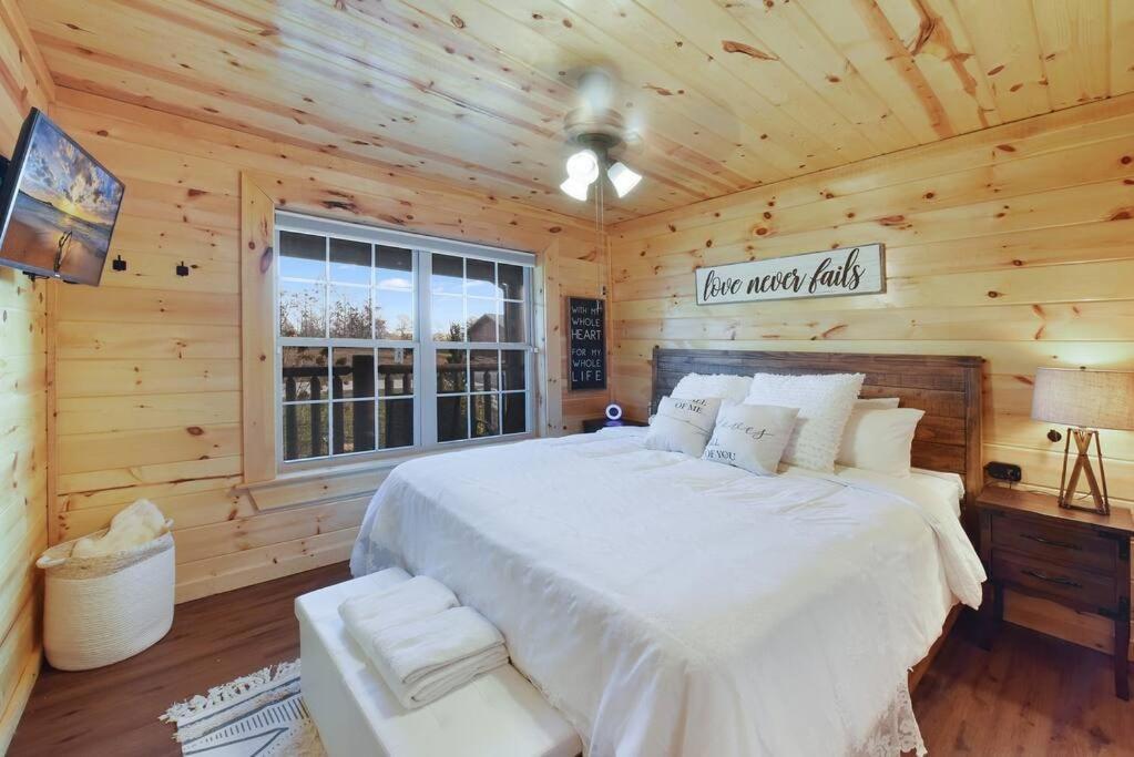 Enchanted Forest Cabin And Teepee! Lights & Laser Show! Private Hot Tub! Unique Stay! Сивиървил Екстериор снимка